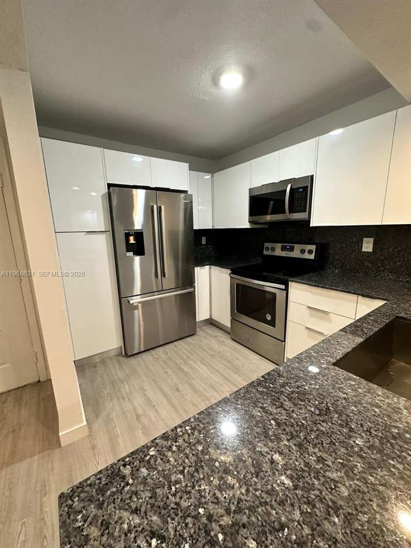 4640 NW 102nd Ave # 16, Doral FL 33178