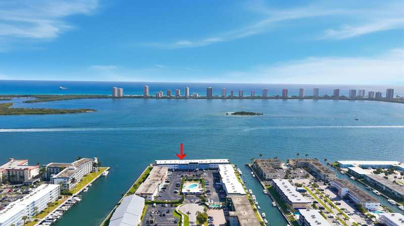 100 Shore Court # 104, North Palm Beach FL 33408