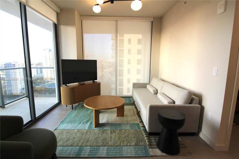 11 NE 6 St # 2114, Miami FL 33132