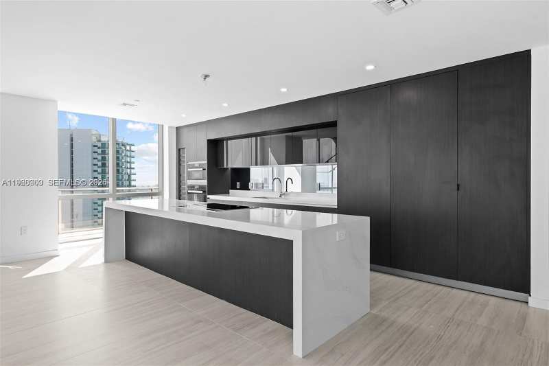 851 NE 1st Ave # 5001, Miami FL 33132