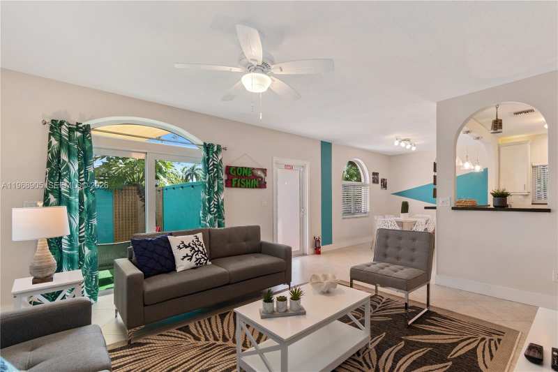 1633 Tyler St, Hollywood FL 33020