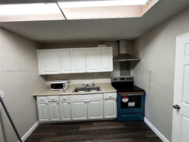 816 Beech Rd, West Palm Beach FL 33409