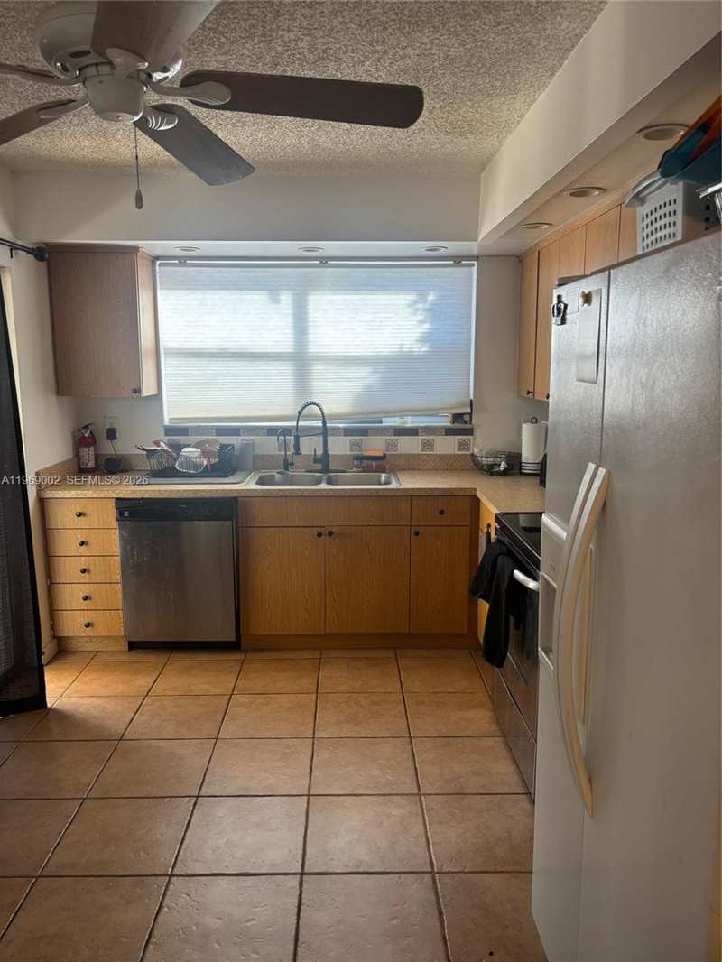 2249 SE 27th Dr # D, Homestead FL 33035