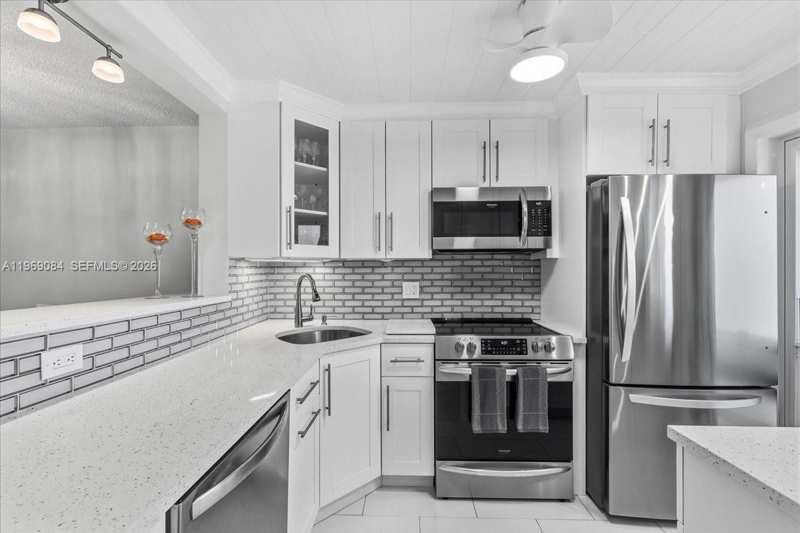 3201 NE 8th St # 405, Pompano Beach FL 33062