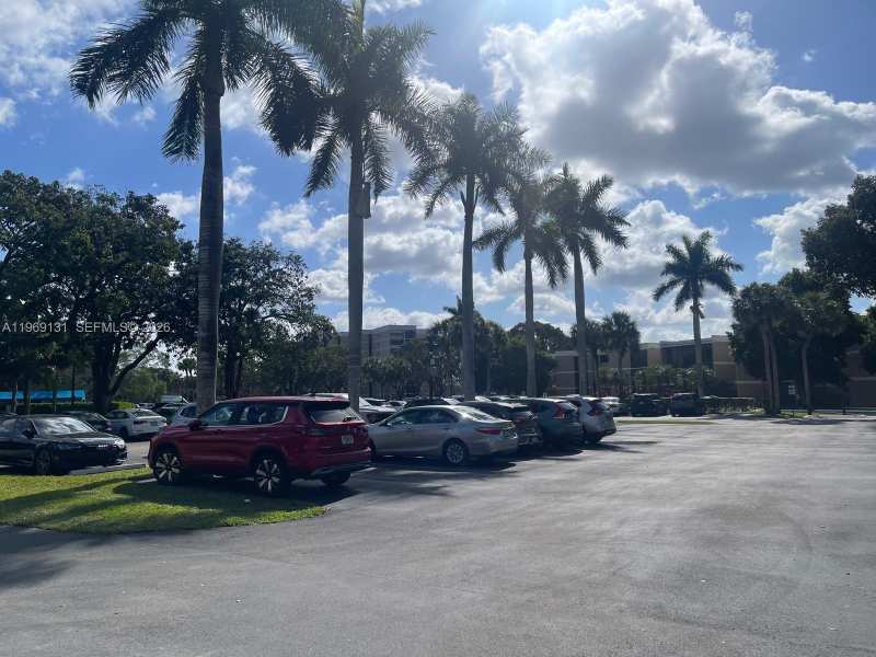 16500 Golf Club Rd # 204, Weston FL 33326