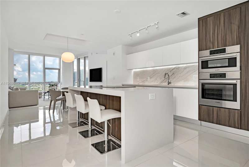 851 NE 1st Ave # 1701, Miami FL 33132