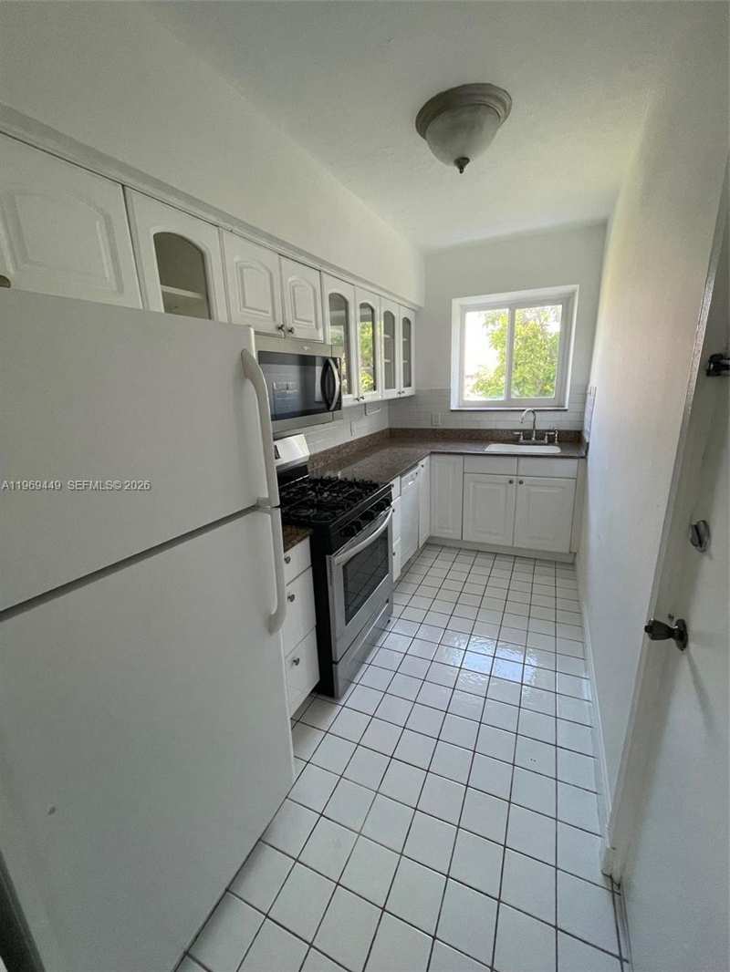 6941 Bay Dr # 3C, Miami Beach FL 33141
