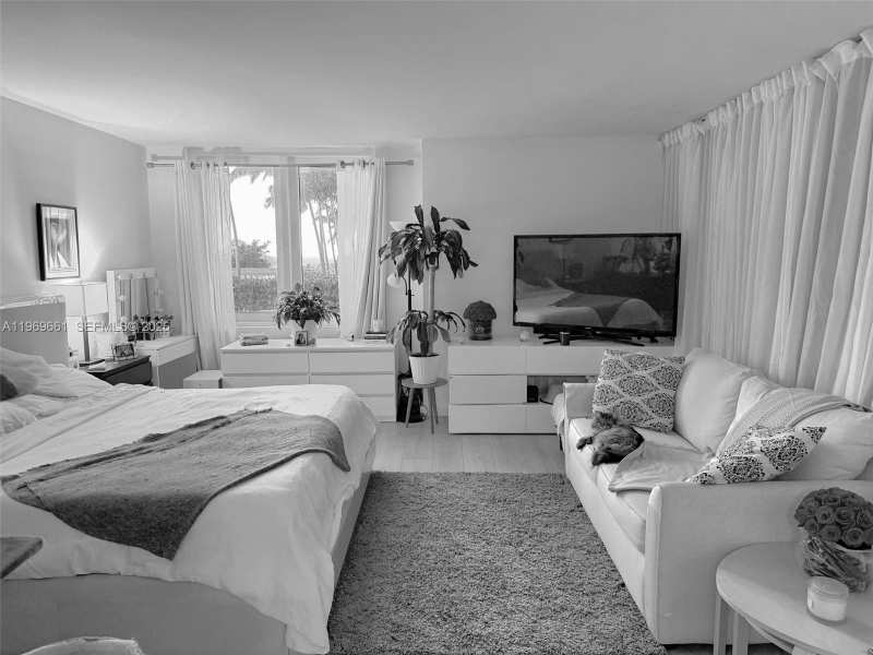 2301 Collins Ave # 423, Miami FL 33139