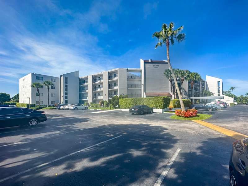 6850 10th Avenue N # 206, Lake Worth FL 33467