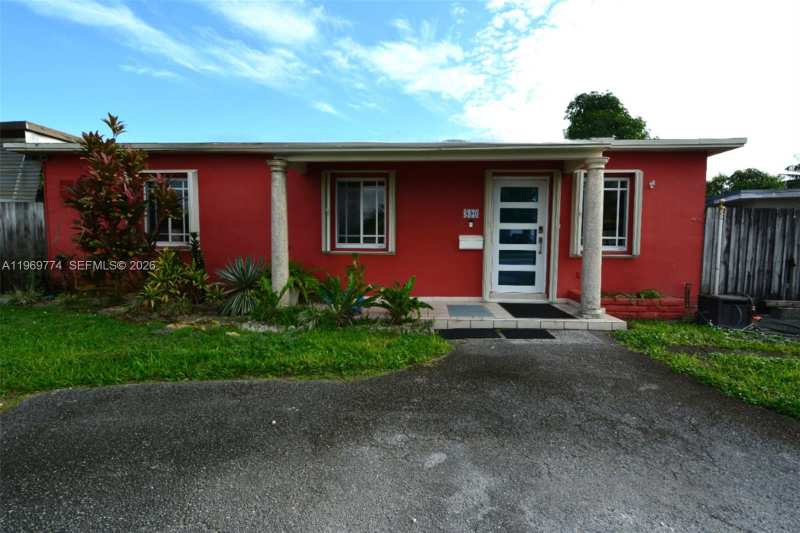 890 E 38th St, Hialeah FL 33013