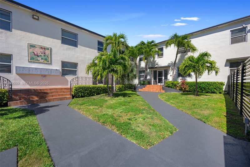 571 NE 82nd St # 3, Miami FL 33138