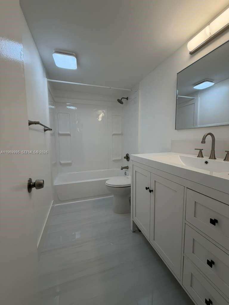 301 SE 3rd St # 109, Dania Beach FL 33004