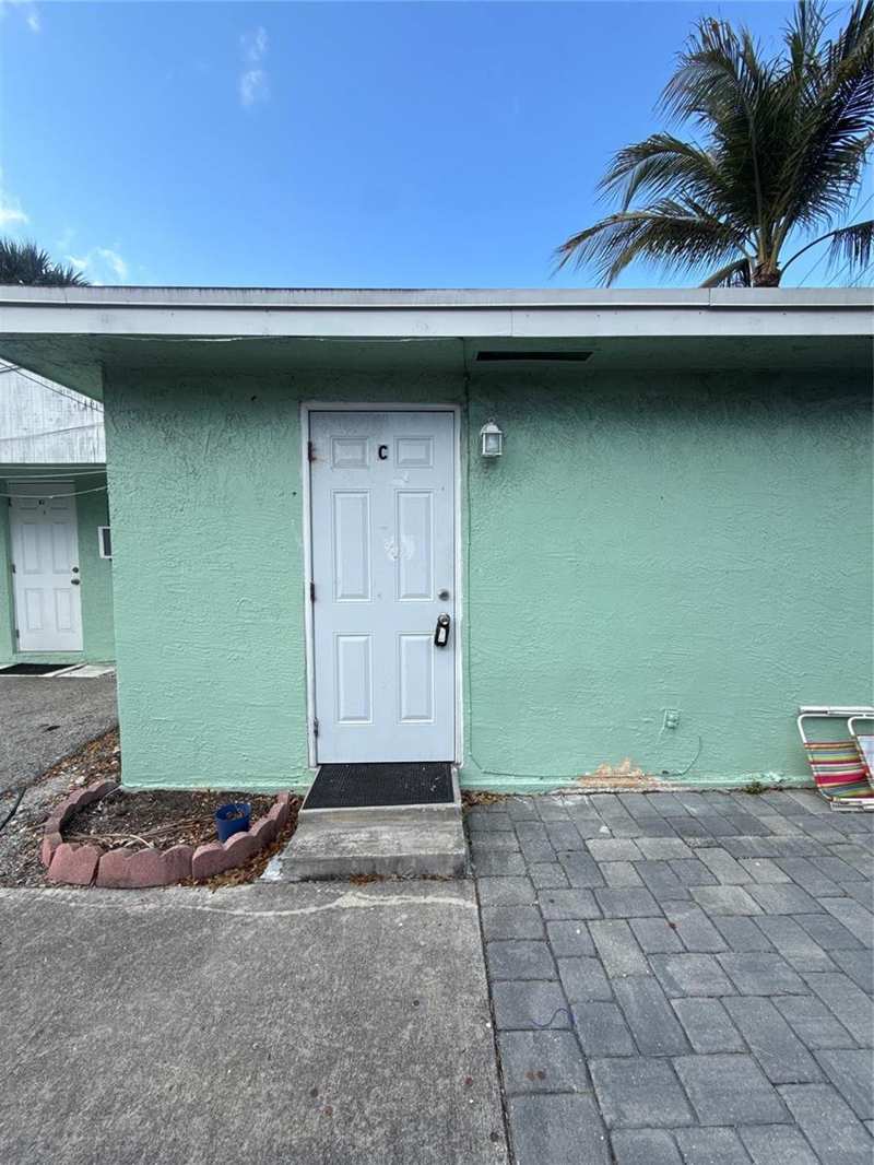 299 SE 12th Avenue, Deerfield Beach FL 33441