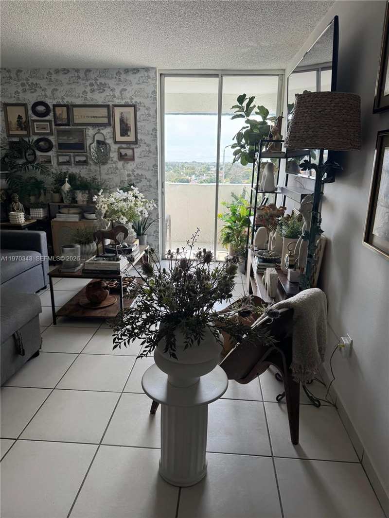 5050 NW 7th St # 604, Miami FL 33126
