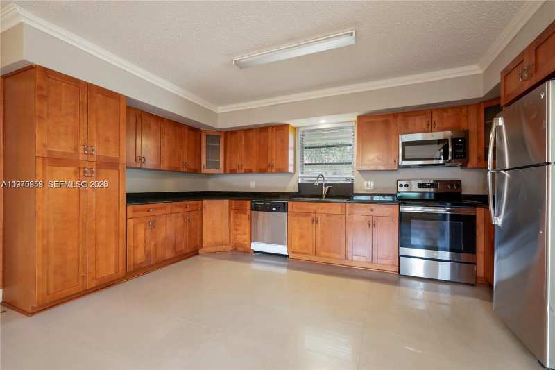 5632 Hayes St, Hollywood FL 33021