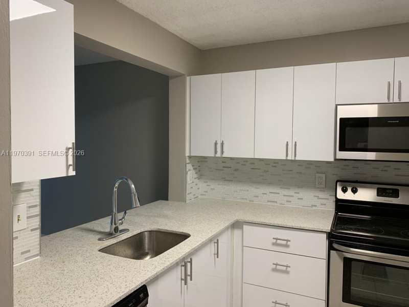 8700 N Sherman Cir # 305, Miramar FL 33025