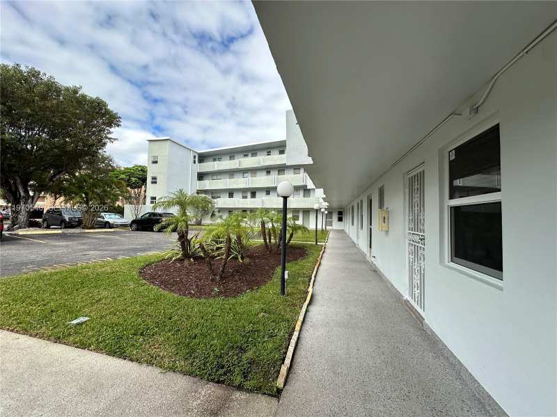 1351 NE 191st St # E107, Miami FL 33179