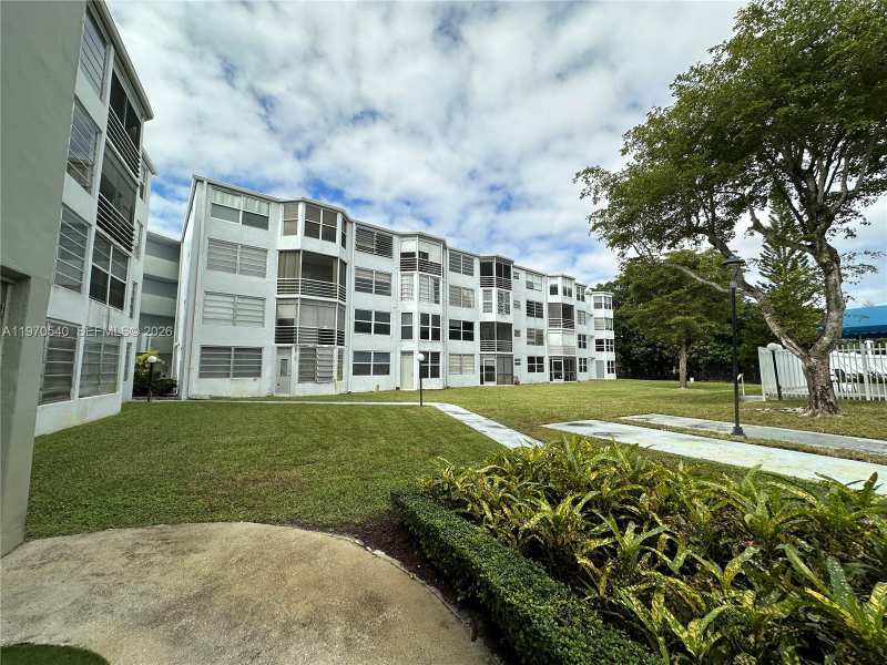 1351 NE 191st St # E107, Miami FL 33179