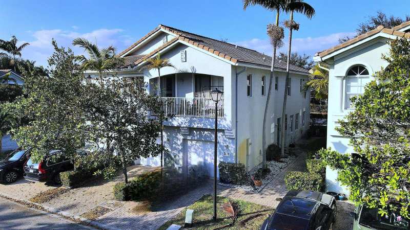 3037 Laurel Ridge Circle, Riviera Beach FL 33404