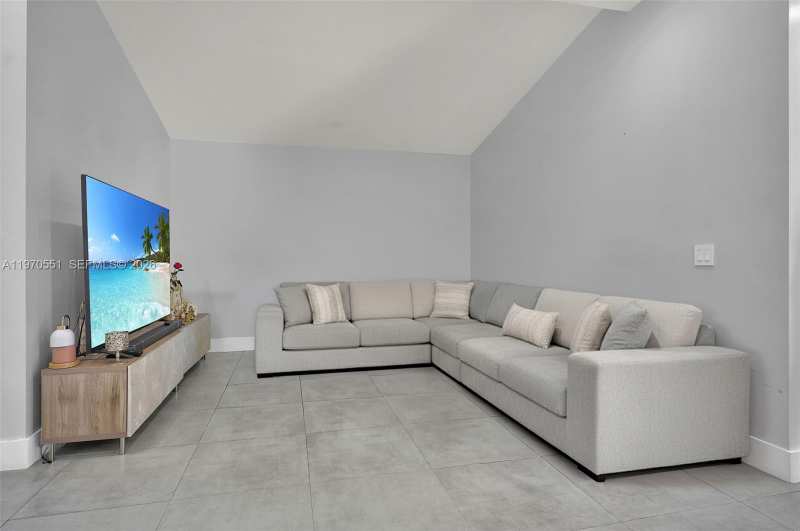 17032 NW 63rd Pl, Hialeah FL 33015