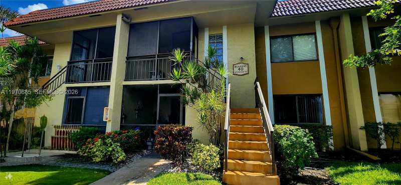 327 Lakeview Dr # 103, Weston FL 33326