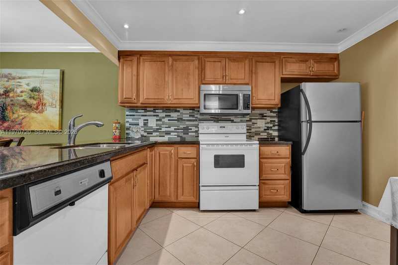 3010 N Course Dr # 310, Pompano Beach FL 33069