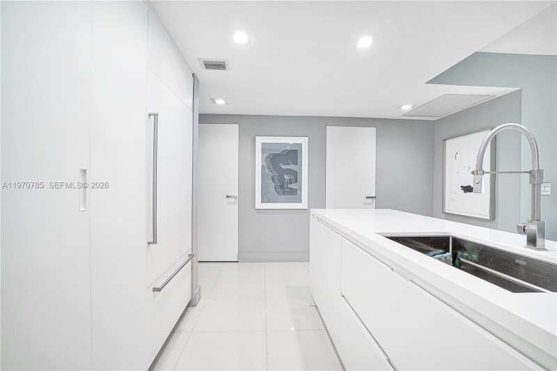 475 Brickell Ave # 1913, Miami FL 33131