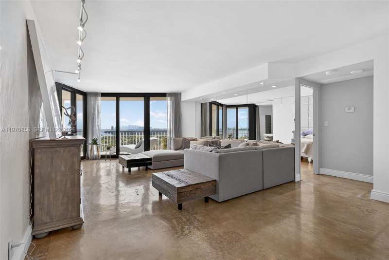 2000 Towerside Ter # 1408, Miami FL 33138