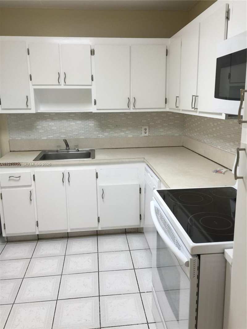 2025 NE 164th St # 902, North Miami Beach FL 33162