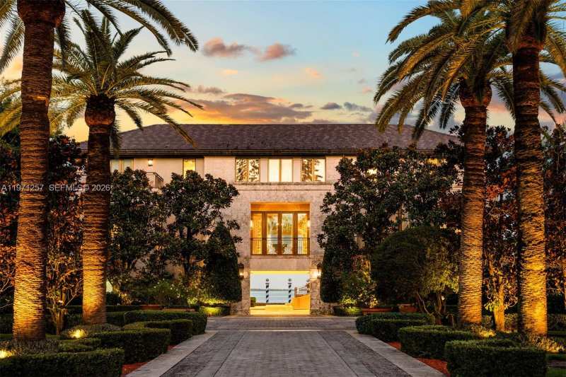 10 Tahiti Beach Island Rd, Coral Gables FL 33143