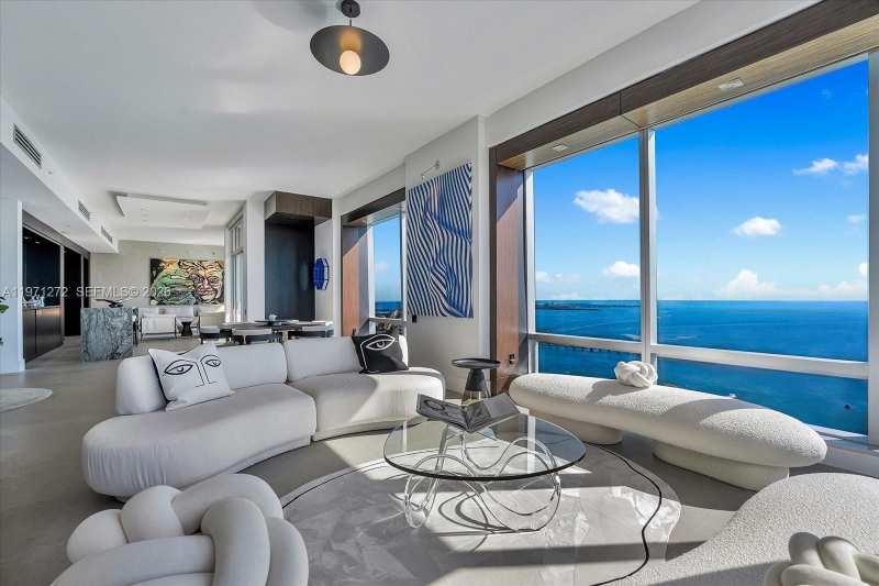 1425 Brickell Ave, Miami FL 33131