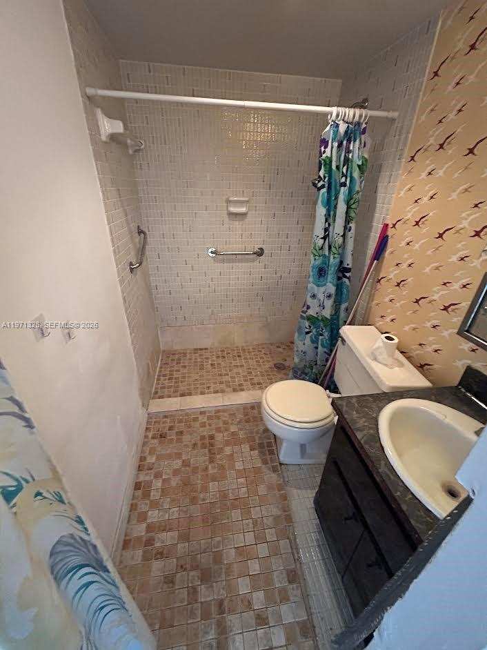447 NE 195th St # 414, Miami FL 33179
