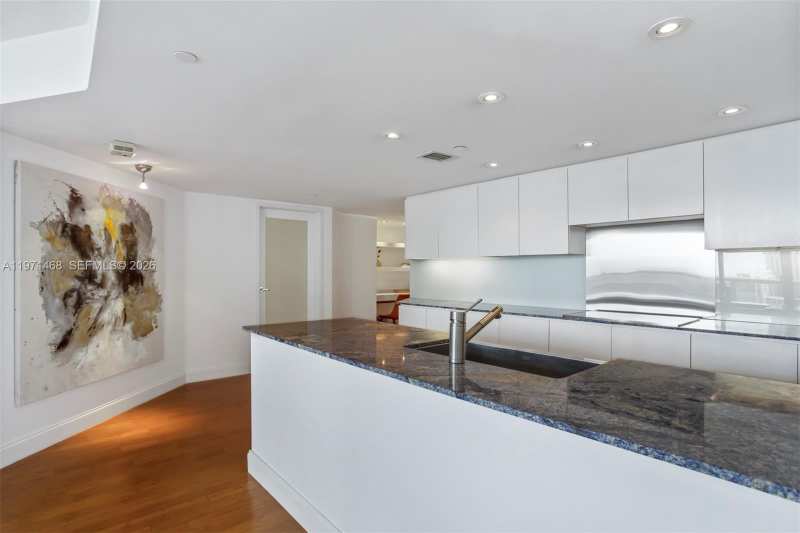1717 N Bayshore Dr # 2740, Miami FL 33132