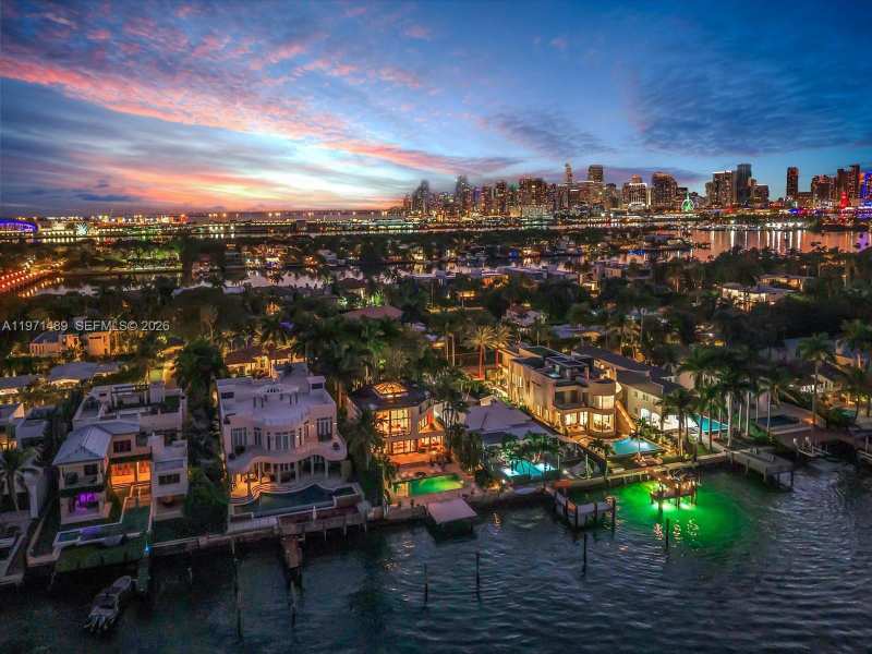 279 N Hibiscus Dr, Miami Beach FL 33139