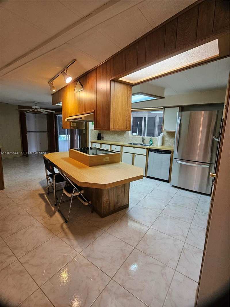 109 NW 51st St, Deerfield Beach FL 33064