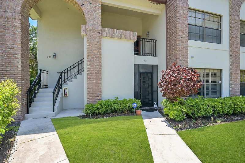 8049 Aberdeen Drive # 101, Boynton Beach FL 33472
