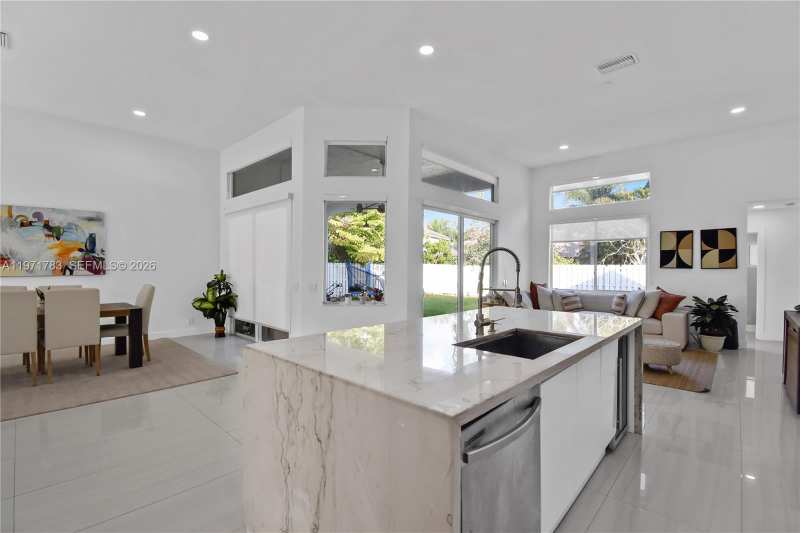 710 Lake Blvd, Weston FL 33326