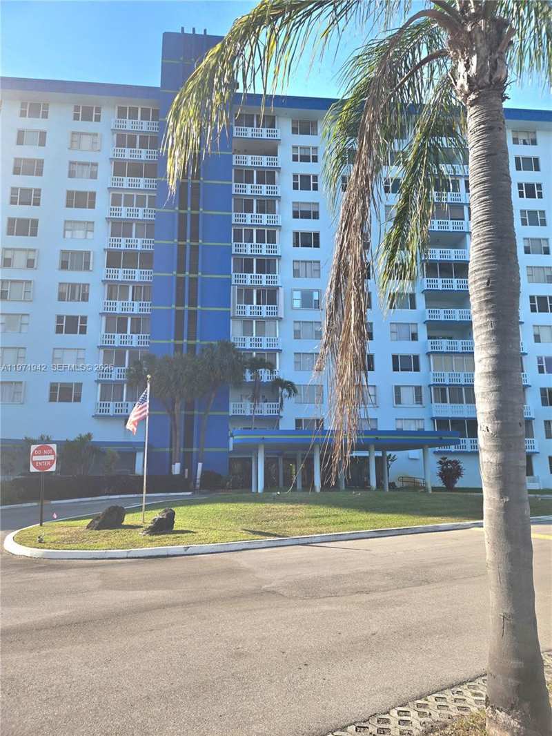 4001 Hillcrest Dr # 909, Hollywood FL 33021