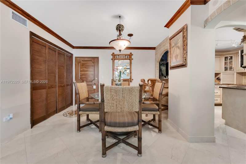 5555 Collins Ave # 5B, Miami Beach FL 33140