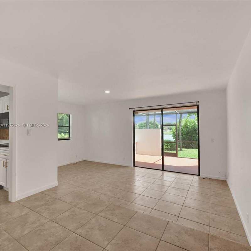9120 Taft St, Pembroke Pines FL 33024