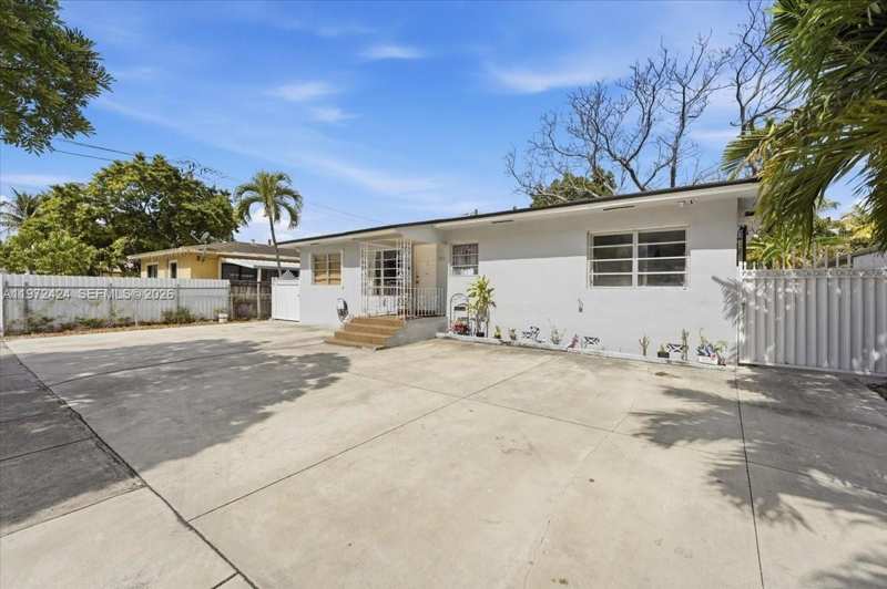 511 E 27th St, Hialeah FL 33013