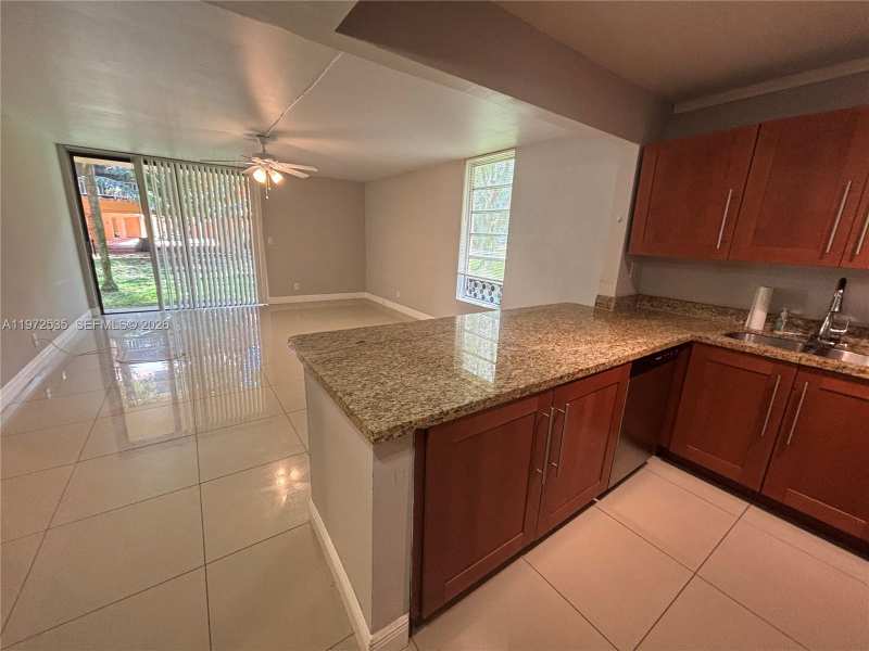 400 COMMODORE # 107, Plantation FL 33325
