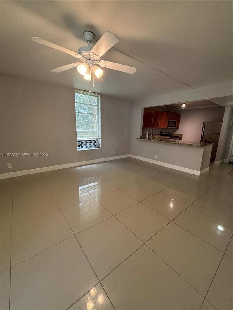 400 COMMODORE # 107, Plantation FL 33325