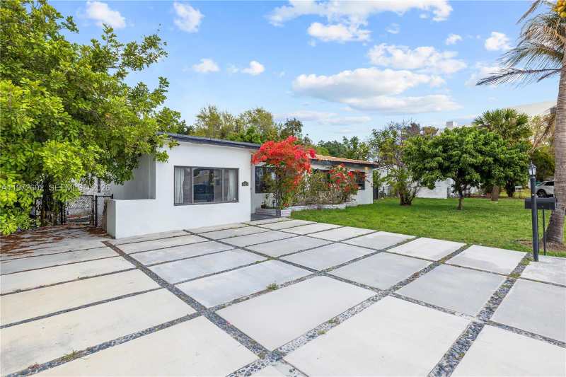 2421 NE 187th St, Miami FL 33180