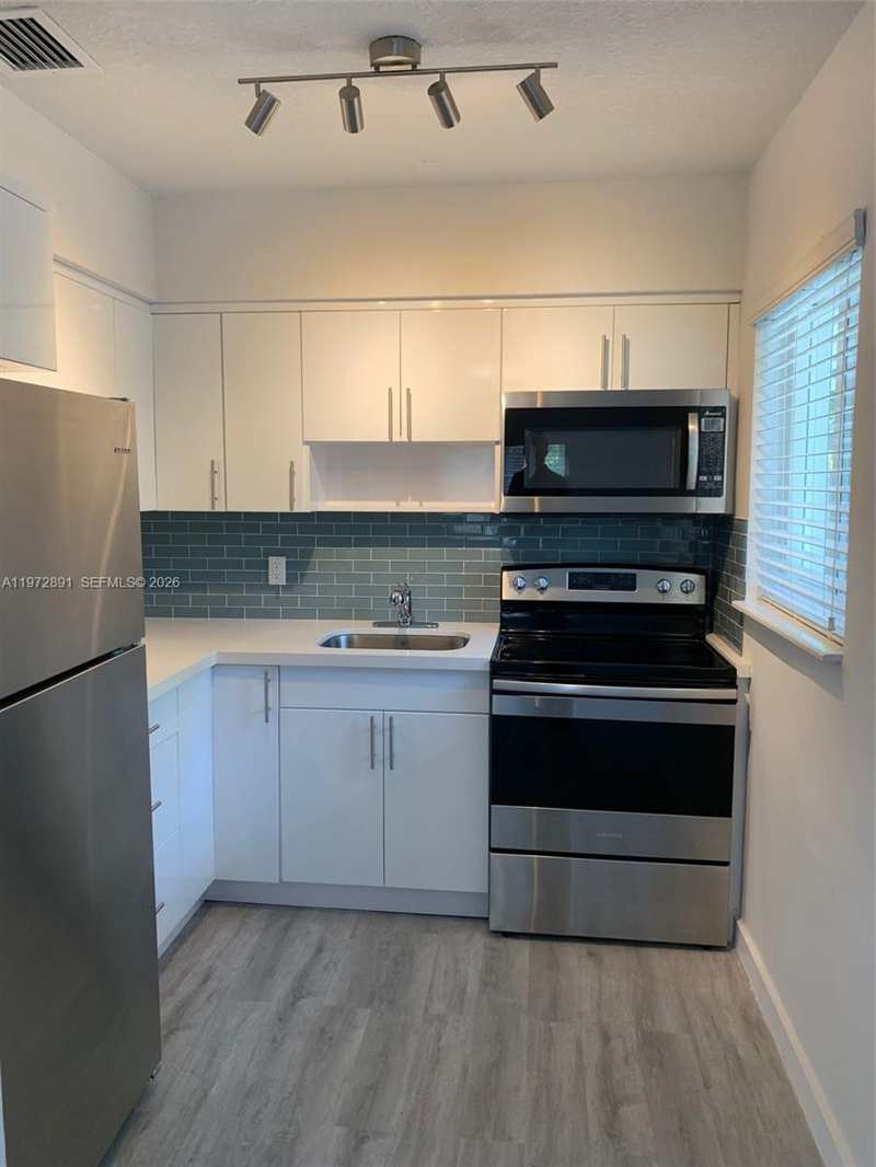 FT LAUDERDALE LAND & DEV