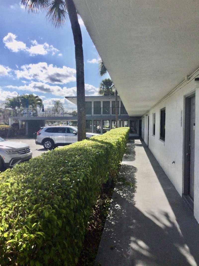 9233 SW 8th Street # 110, Boca Raton FL 33428