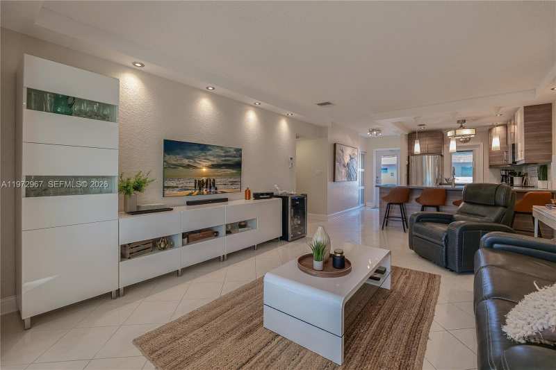 5171 W Oakland Park Blvd # 309, Lauderdale Lakes FL 33313