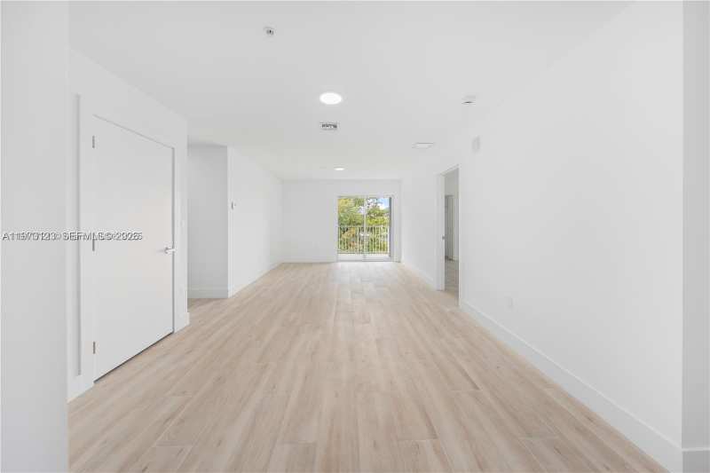 32 NW 14th Ave # 3, Miami FL 33125