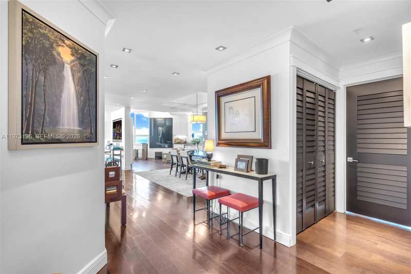 848 Brickell Key Dr, Miami FL 33131