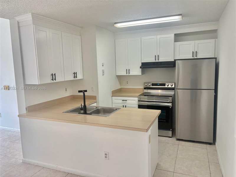 18324 NW 68th Ave # H, Hialeah FL 33015